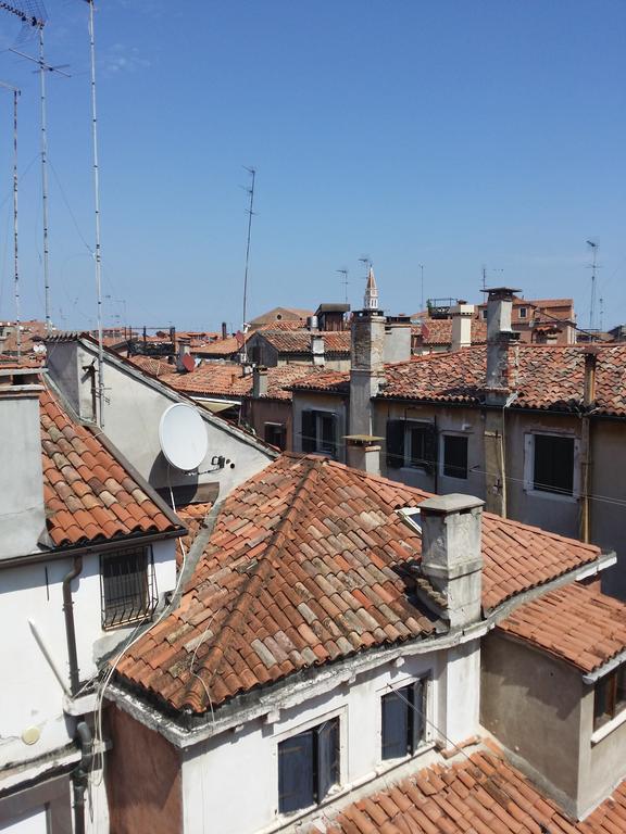 Elegant Terrace Apartment Near Piazza San Marco Last Floor No Lift Venedig Værelse billede