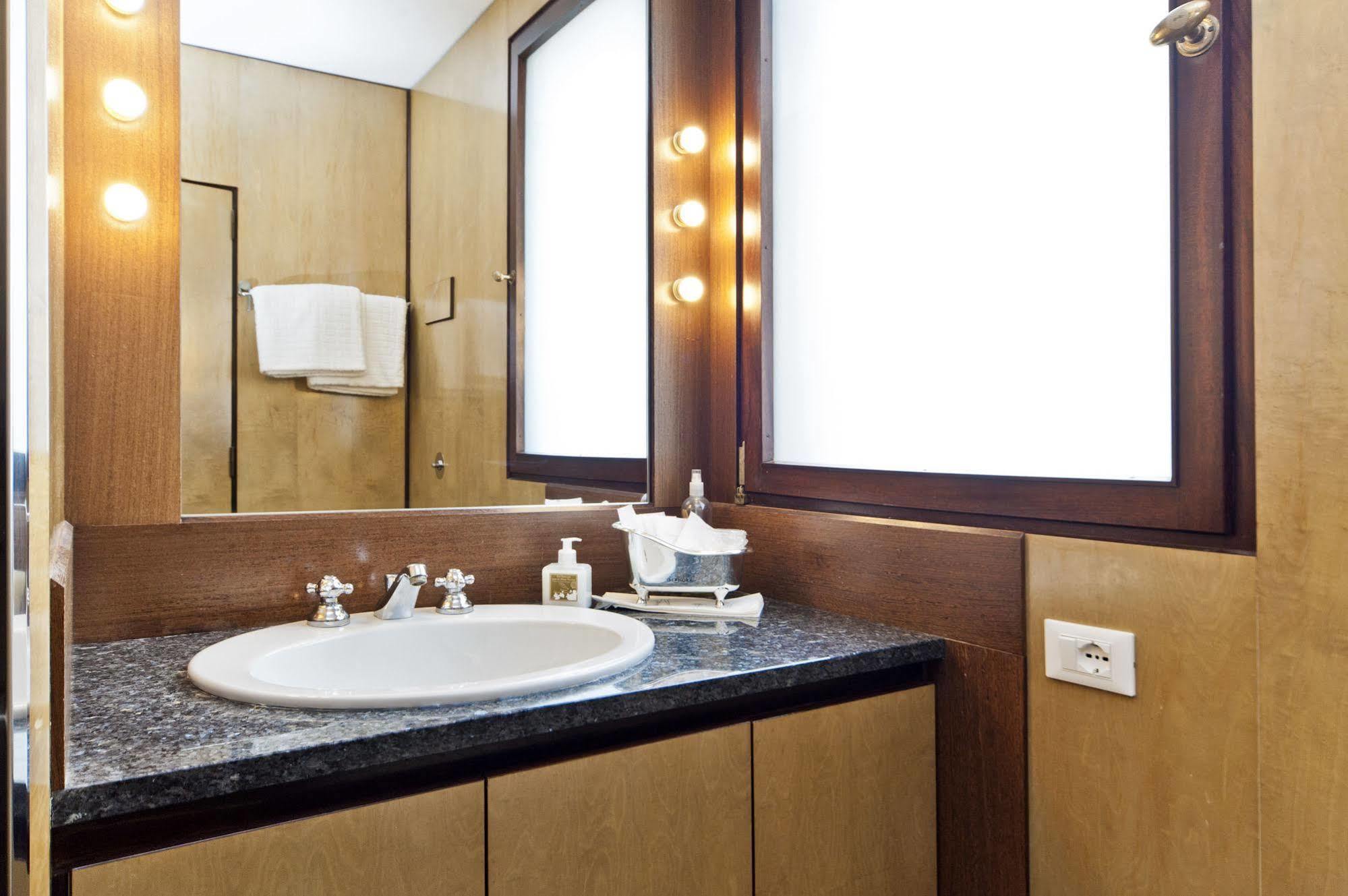 Elegant Terrace Apartment Near Piazza San Marco Last Floor No Lift Venedig Eksteriør billede