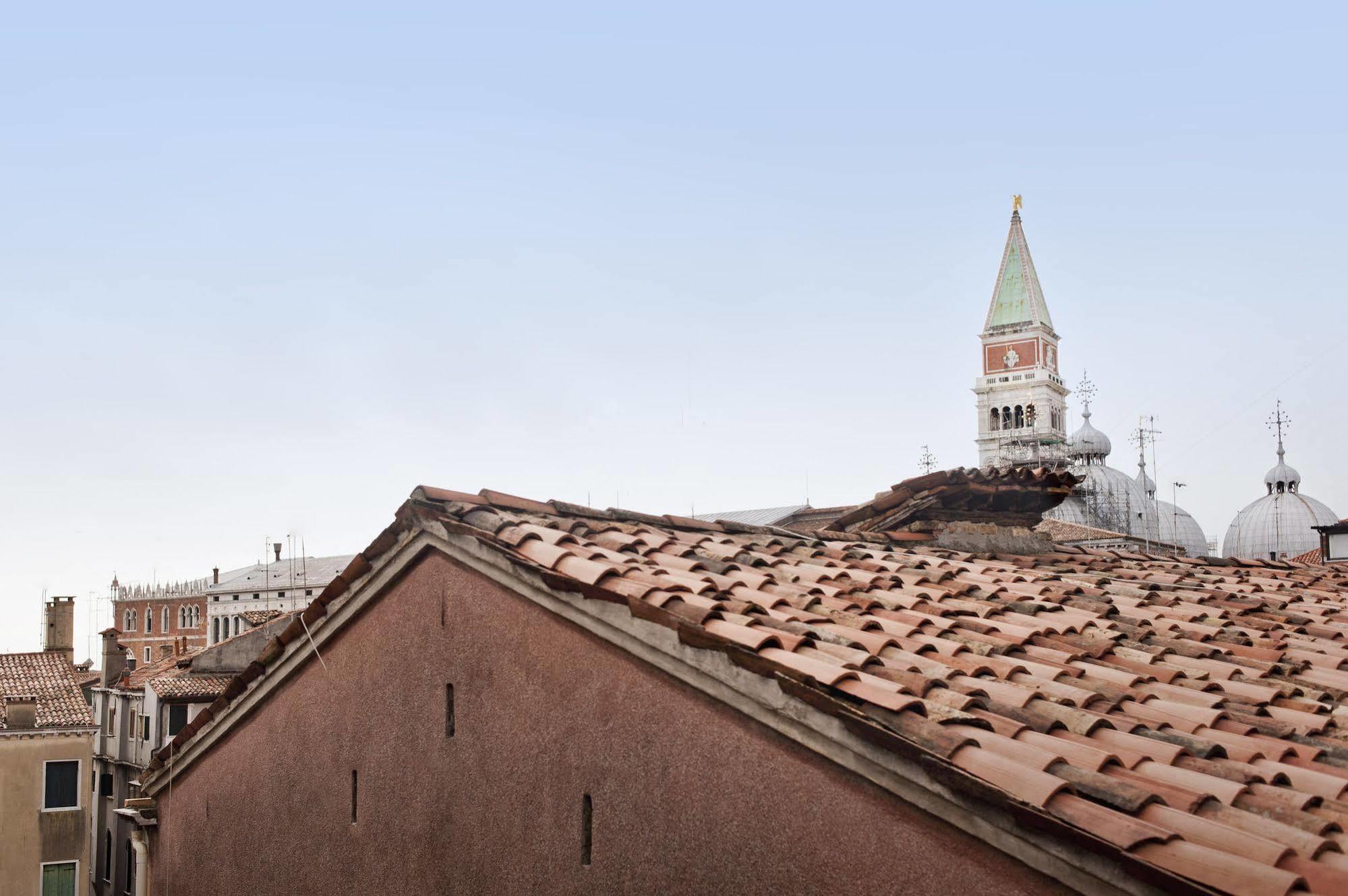 Elegant Terrace Apartment Near Piazza San Marco Last Floor No Lift Venedig Eksteriør billede